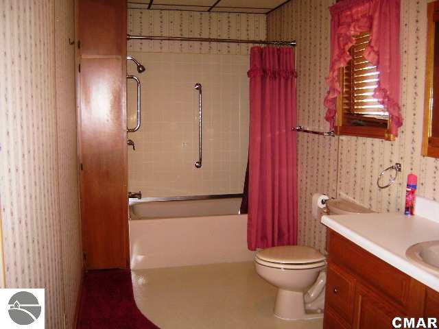 1270 West Laporte Road Wheeler, MI 48662 - Photo 8 of 11 1769243-7.JPG