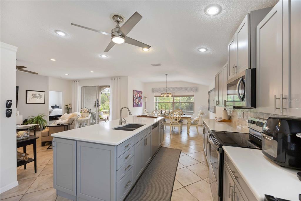 271 Fareham Drive Venice, FL 34293 - Photo 16 of 53