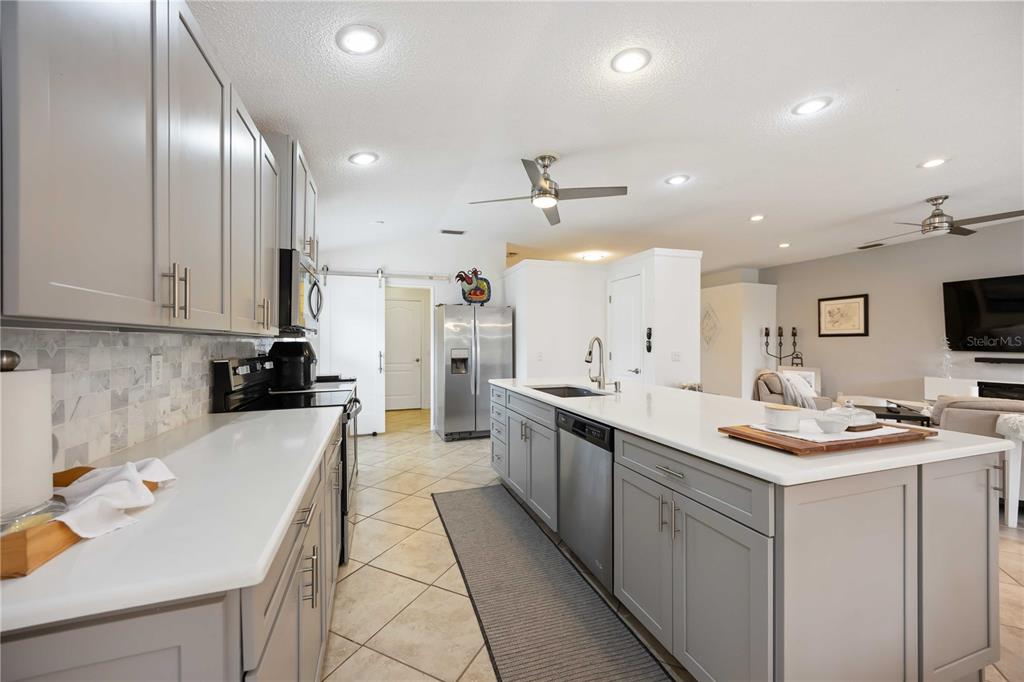 271 Fareham Drive Venice, FL 34293 - Photo 19 of 53