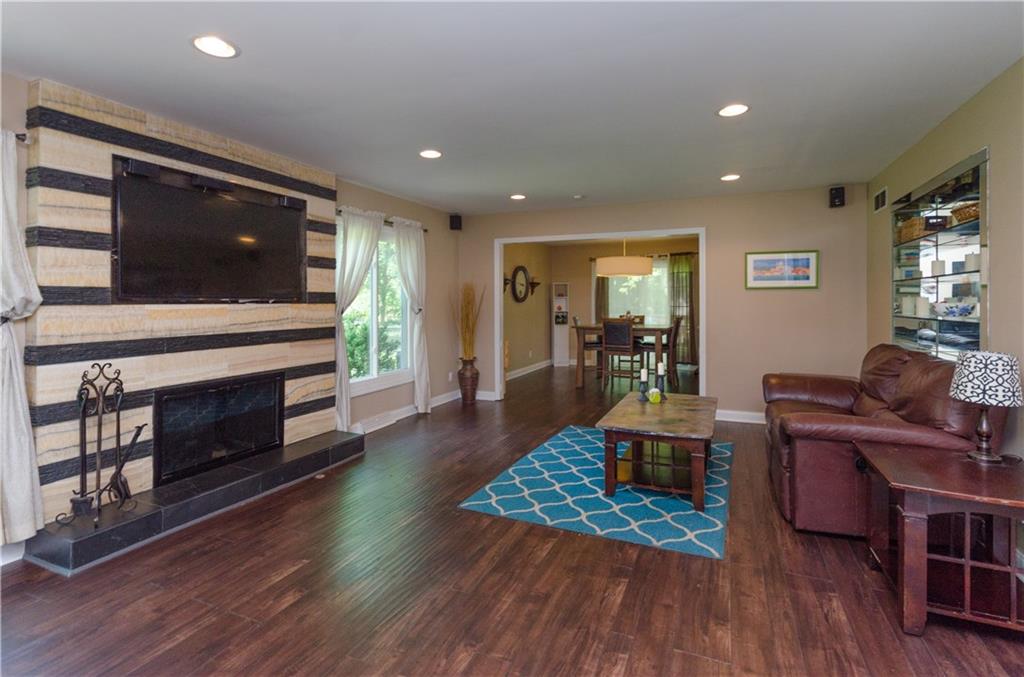 8619 Lancaster Road Indianapolis, IN 46260 - Photo 4 of 25 Gallery Image 4