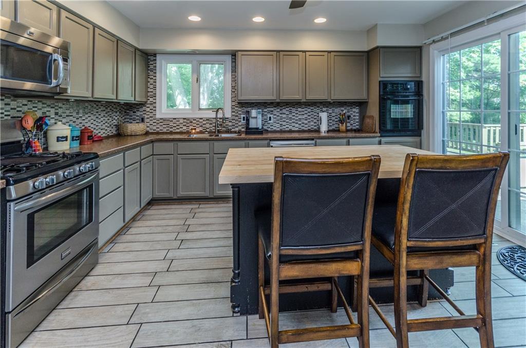 8619 Lancaster Road Indianapolis, IN 46260 - Photo 6 of 25 Gallery Image 6