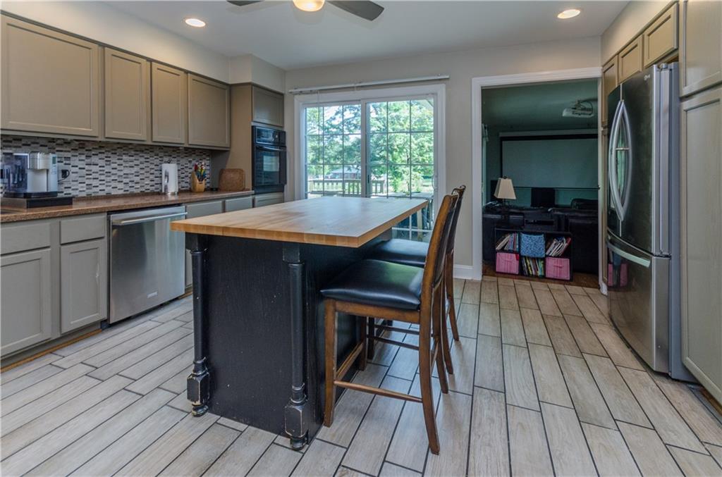 8619 Lancaster Road Indianapolis, IN 46260 - Photo 7 of 25 Gallery Image 7