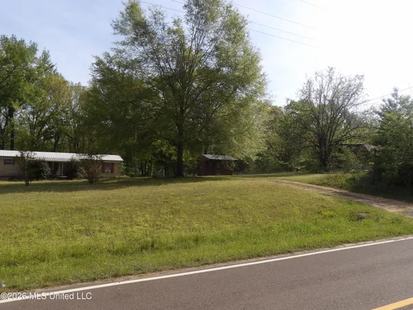 $385,000 | 4269 Laws Hill Road, Waterford, MS 38685