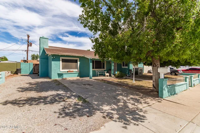 a view of a backyard with sitting area