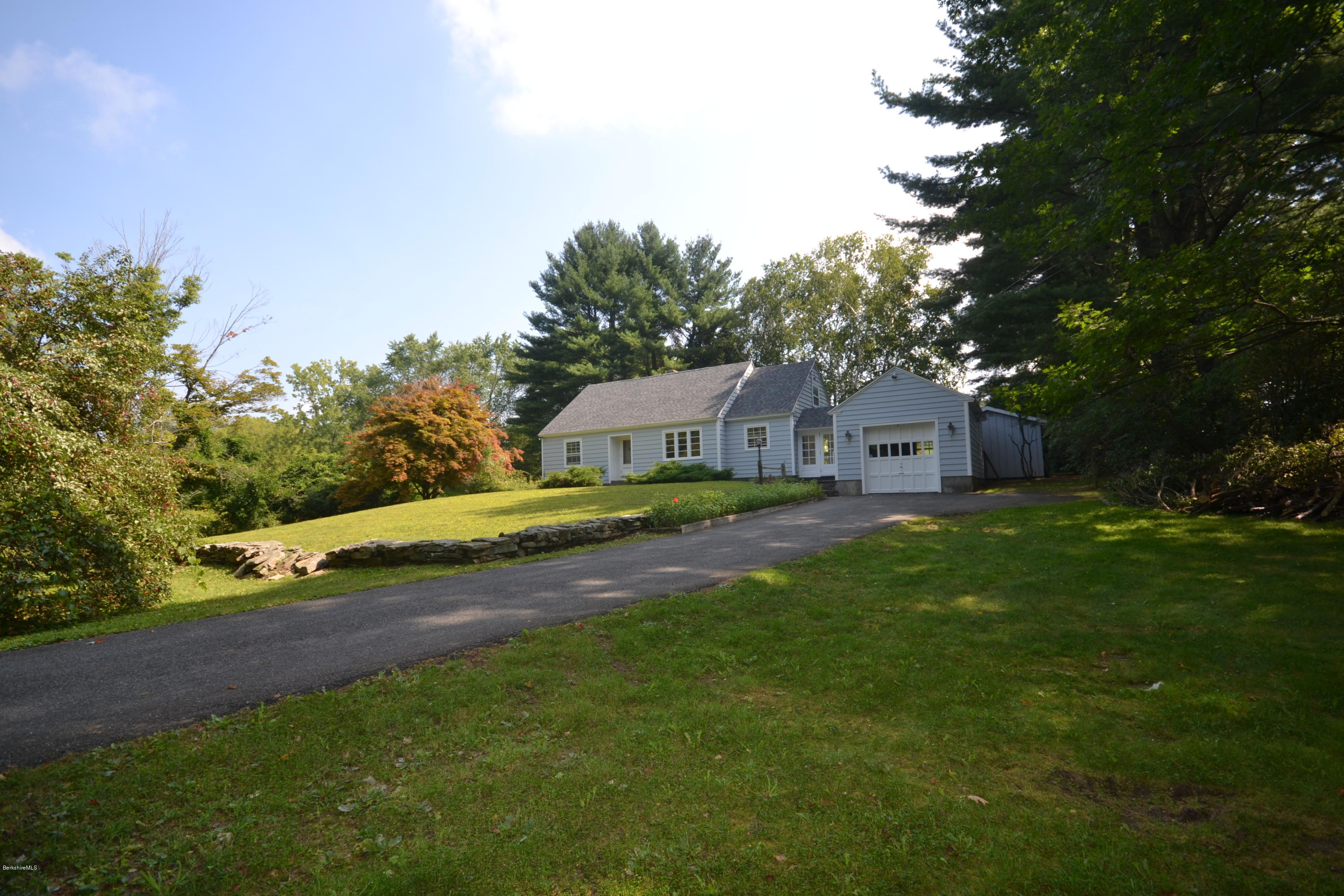 169 East New Lenox Road Pittsfield, MA 01201 - Photo 3 of 37 Exterior