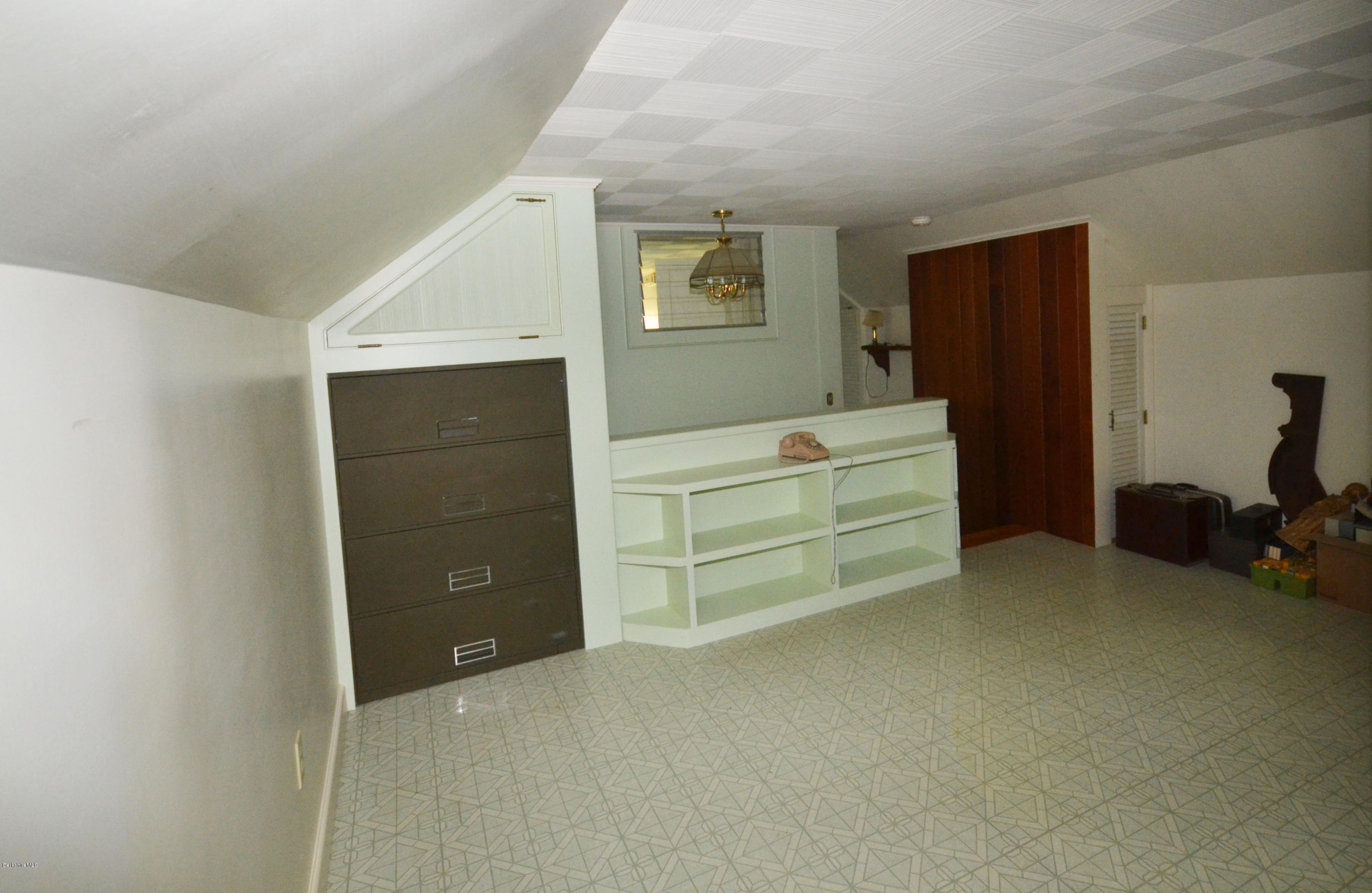 169 East New Lenox Road Pittsfield, MA 01201 - Photo 22 of 37 Office