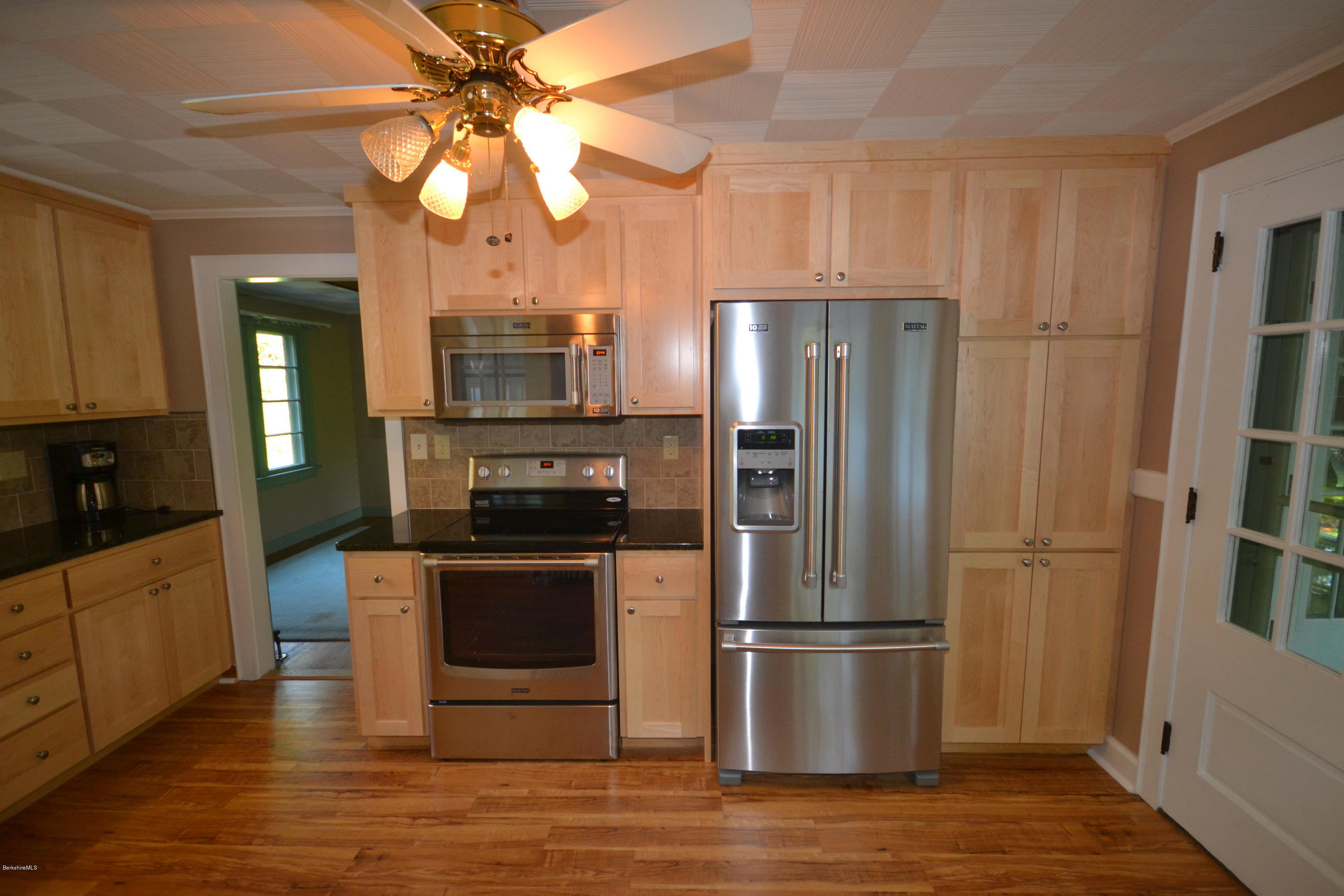 169 East New Lenox Road Pittsfield, MA 01201 - Photo 7 of 37 Kitchen
