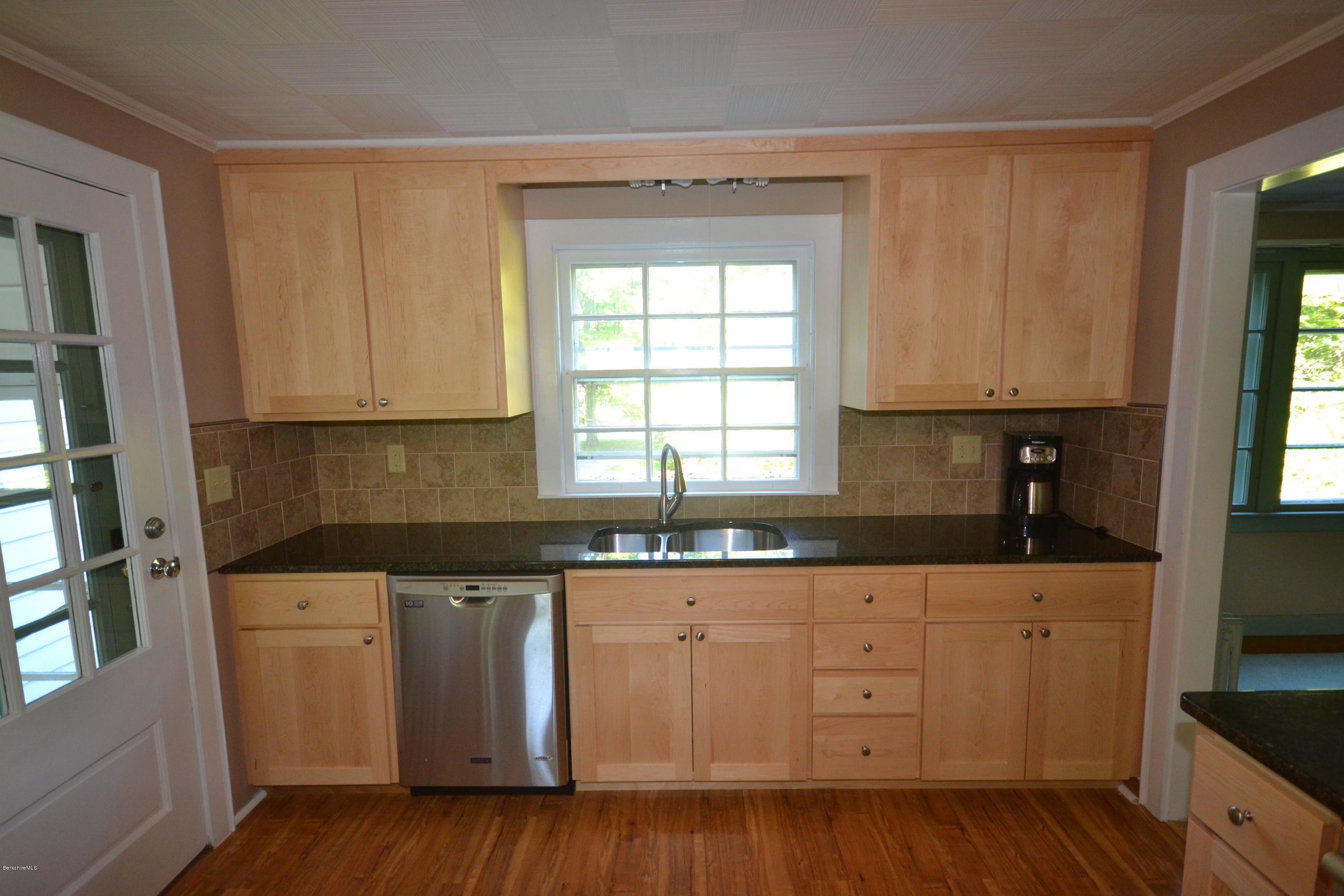169 East New Lenox Road Pittsfield, MA 01201 - Photo 8 of 37 Kitchen