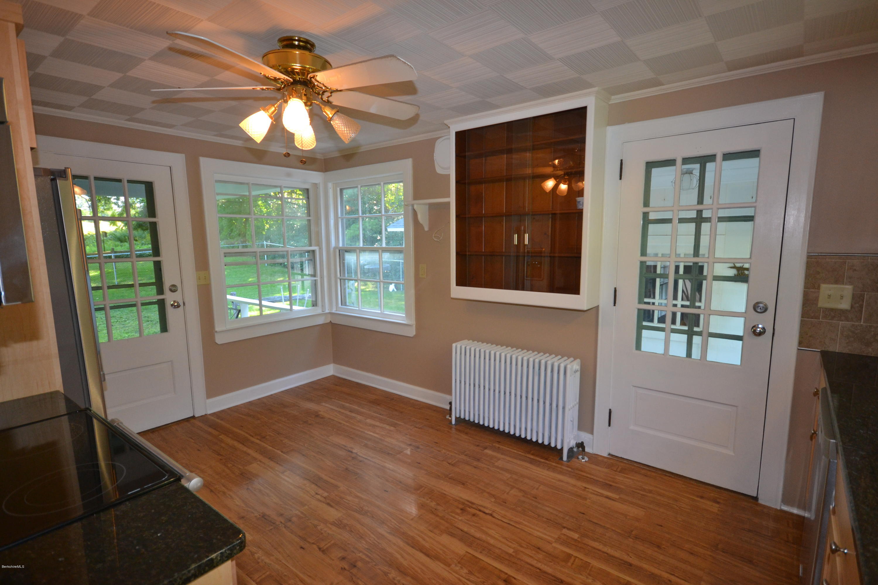 169 East New Lenox Road Pittsfield, MA 01201 - Photo 10 of 37 Kitchen