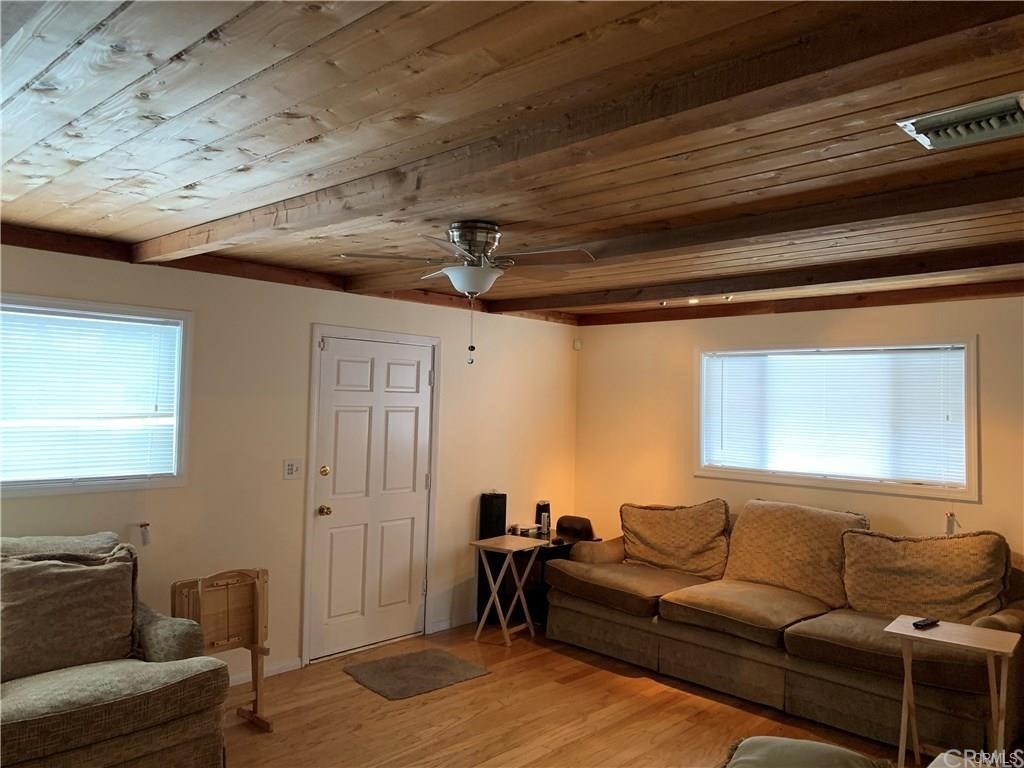 810 Selkirk Street Pasadena, CA 91103 - Photo 3 of 4