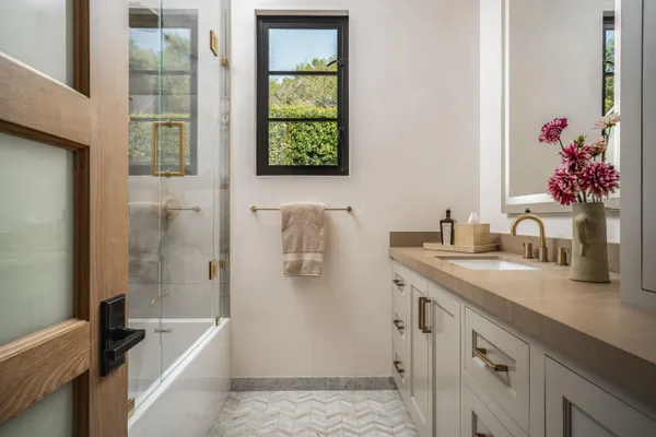 a bath room with a sink and a bath tub