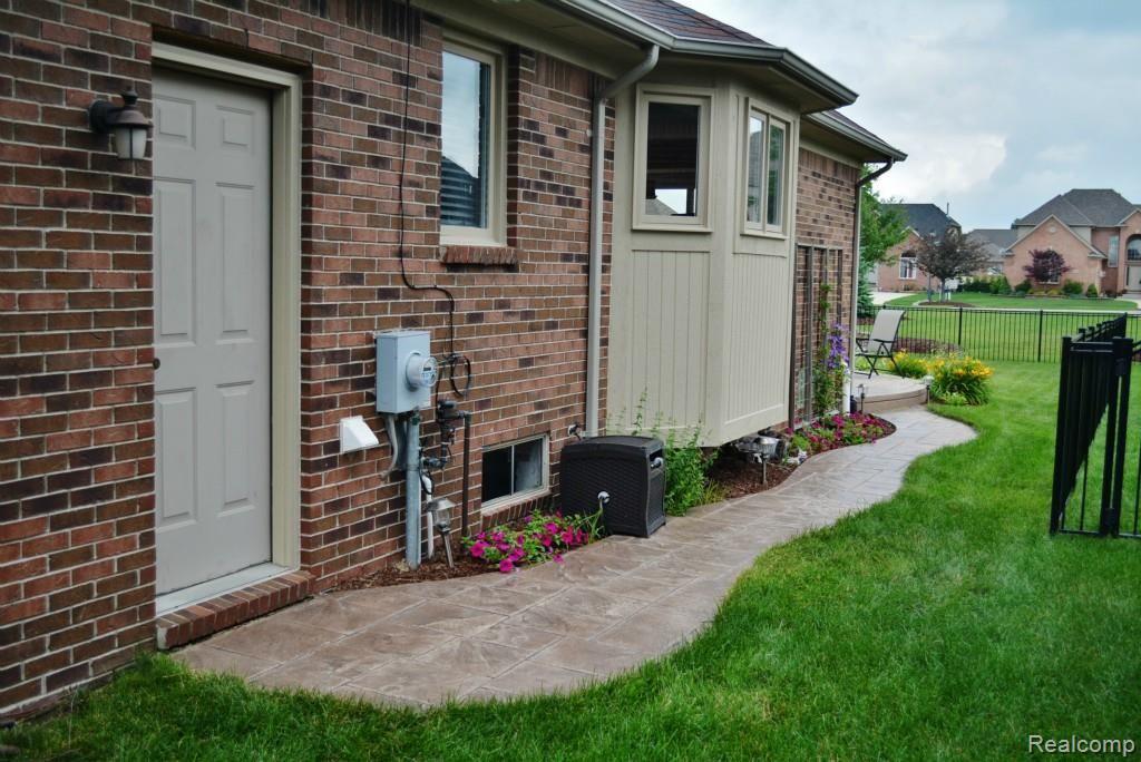 21409 Raintree Drive Macomb, MI 48044 - Photo 22 of 30 1 (29).jpg