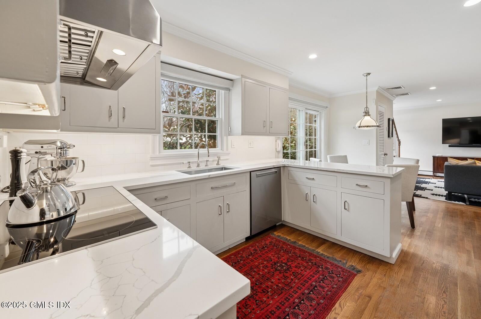 6 Pilgrim Road Darien, CT 06820 - Photo 8 of 23