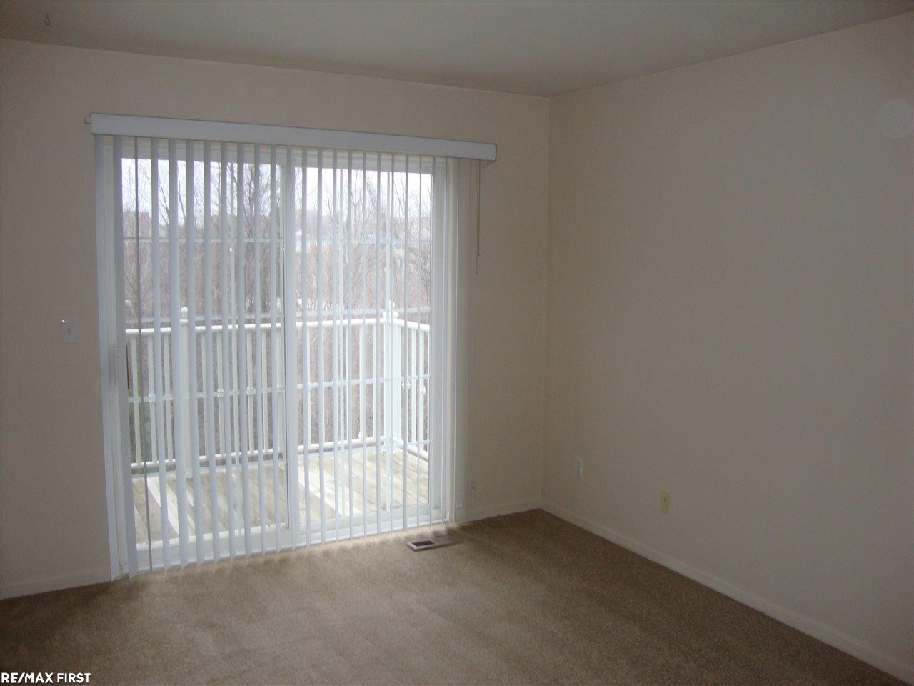 3633 Oakmonte Boulevard Rochester, MI 48306 - Photo 4 of 21