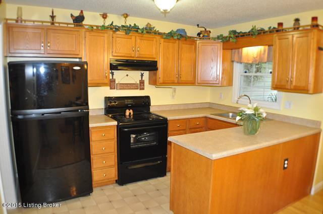 79 Foxboro Road Brandenburg, KY 40108 - Photo 5 of 33 DSC_0006 (Copy)
