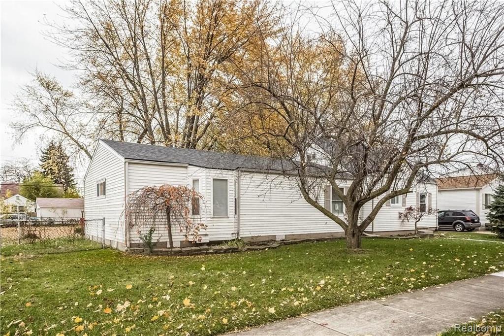 21844 Rausch Avenue Eastpointe, MI 48021 - Photo 2 of 29