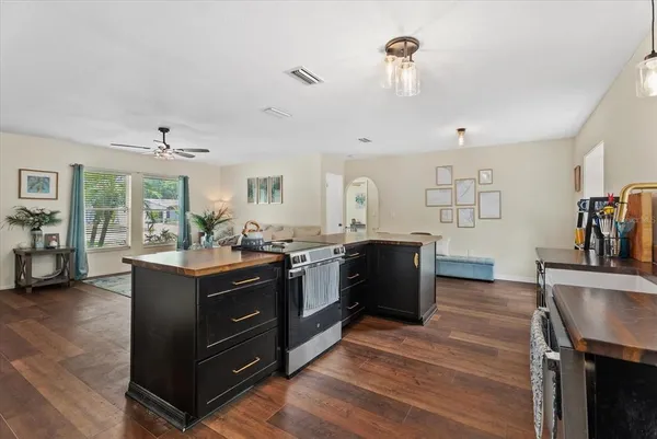 $409,000 | 816 Queen Palm Lane, Sarasota, FL 34243