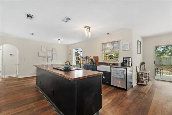 $409,000 | 816 Queen Palm Lane, Sarasota, FL 34243