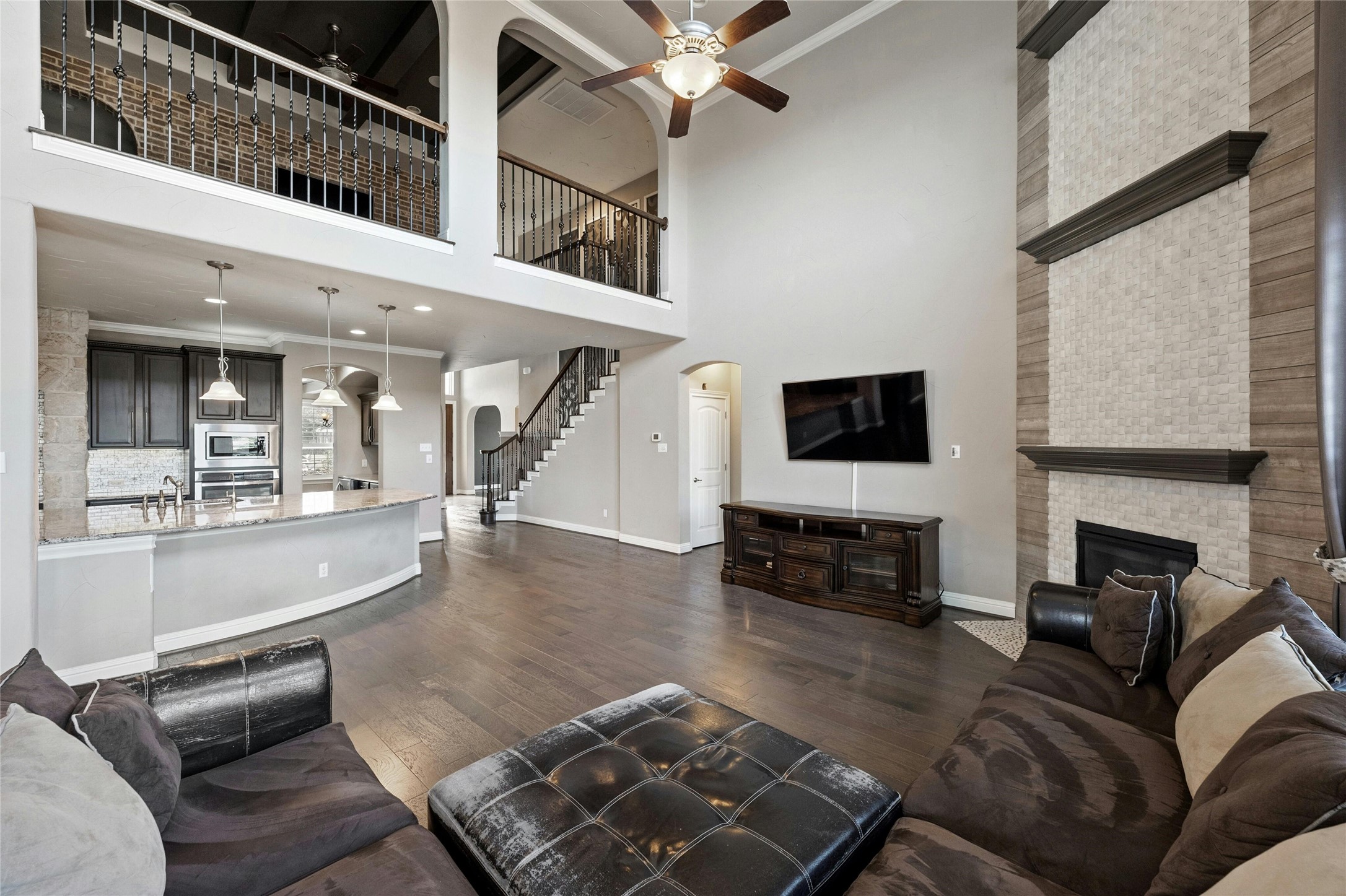 8501 High Summit Lane Austin, TX 78737 - Photo 5 of 38 a living room with furniture and a flat screen tv