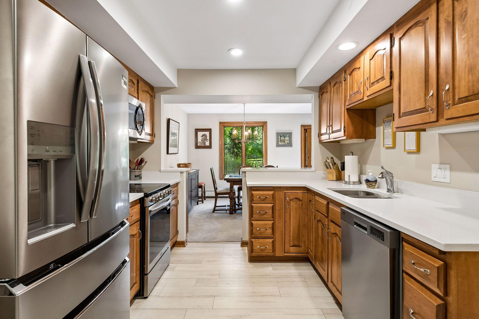 5501 Dewey Hill Road, Unit 140 Edina, MN 55439 - Photo 6 of 61