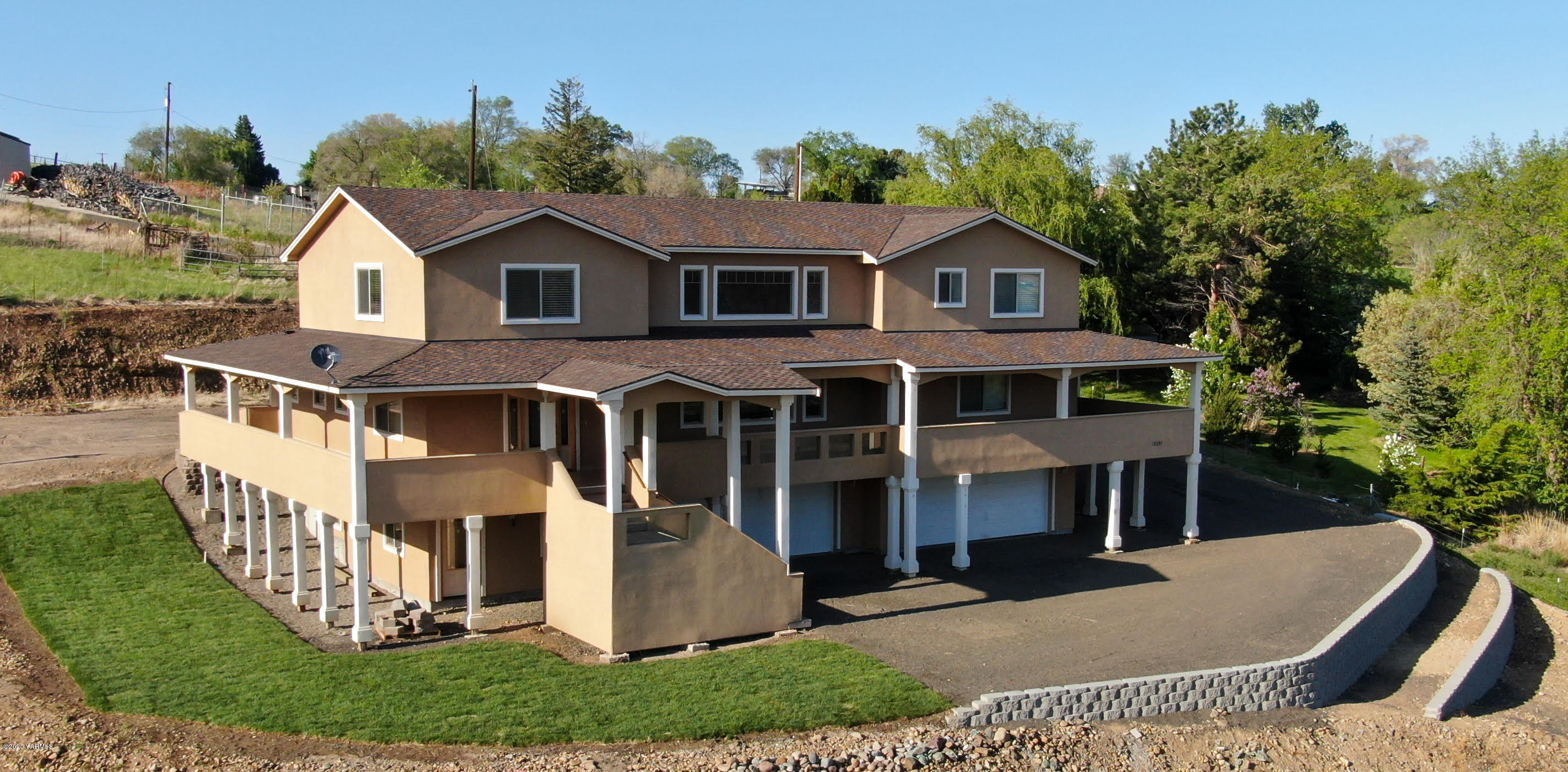 13351 Wide Hollow Road Yakima, WA 98908 - Photo 1 of 31 a front view of a house with a yard