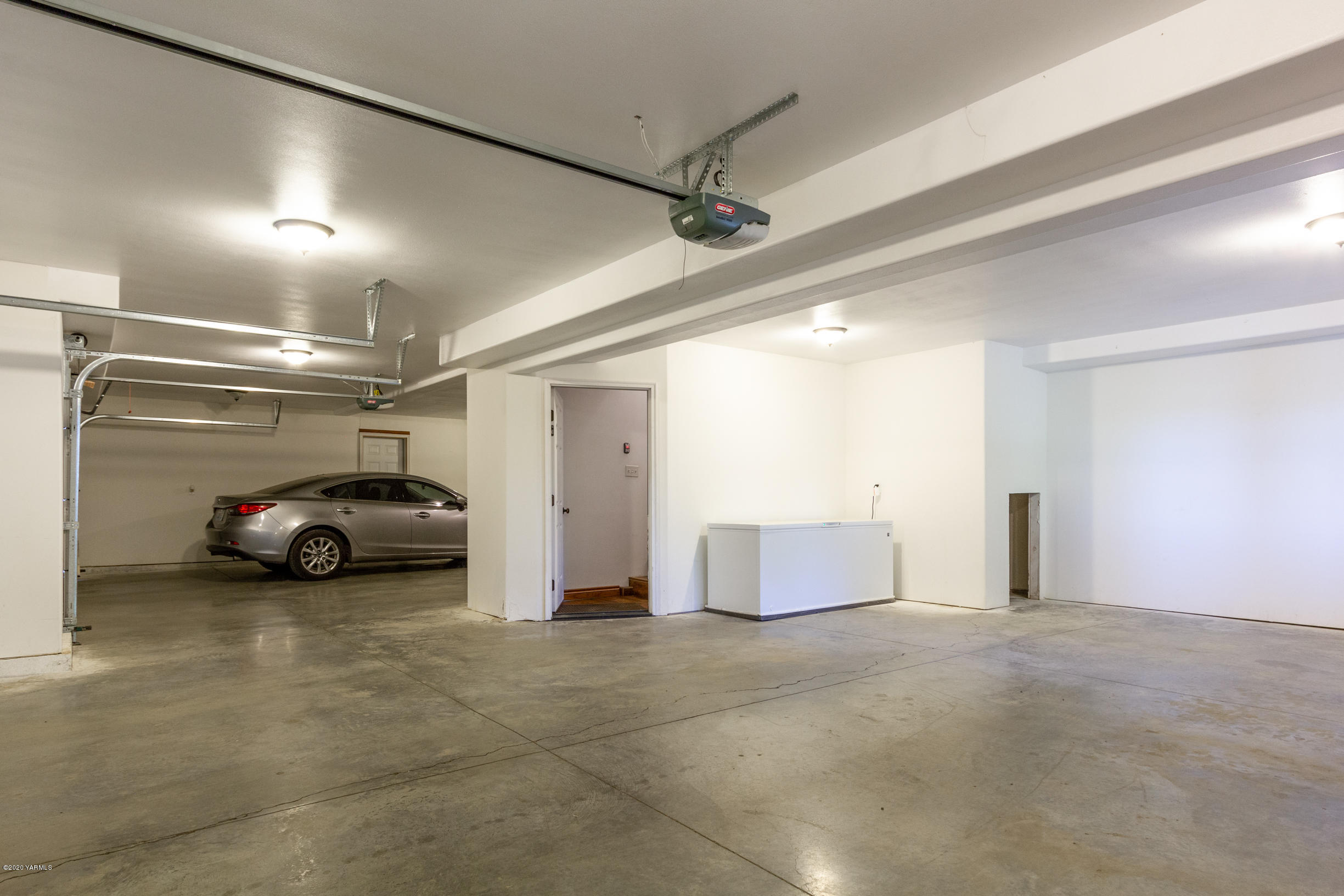 13351 Wide Hollow Road Yakima, WA 98908 - Photo 23 of 31 a view of a garage