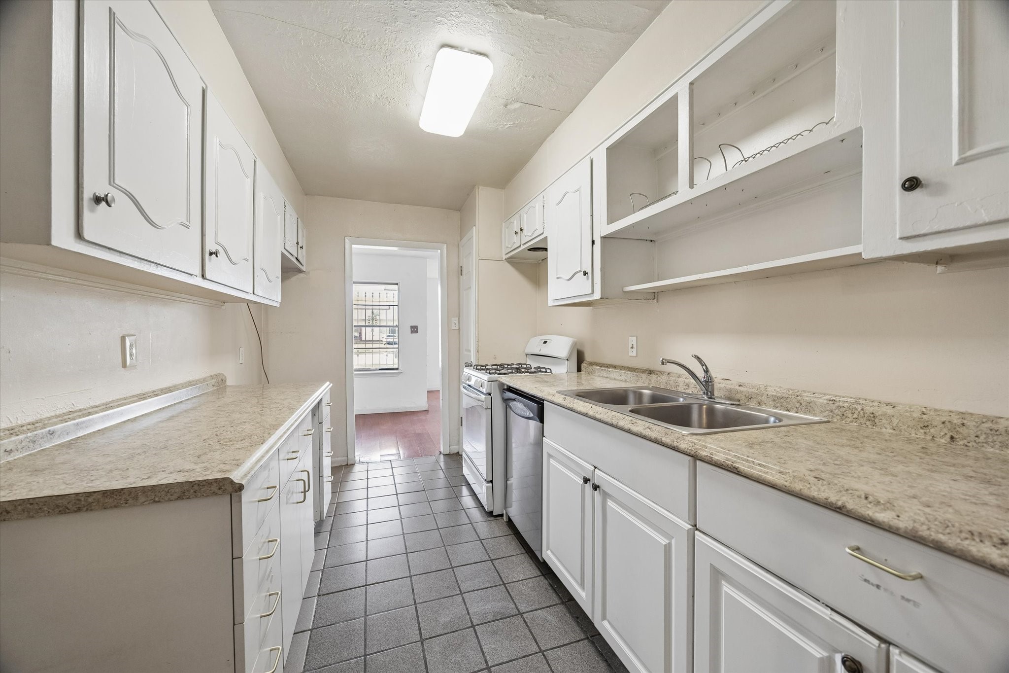 7119 Long Point Road Houston, TX 77055 - Photo 10 of 21