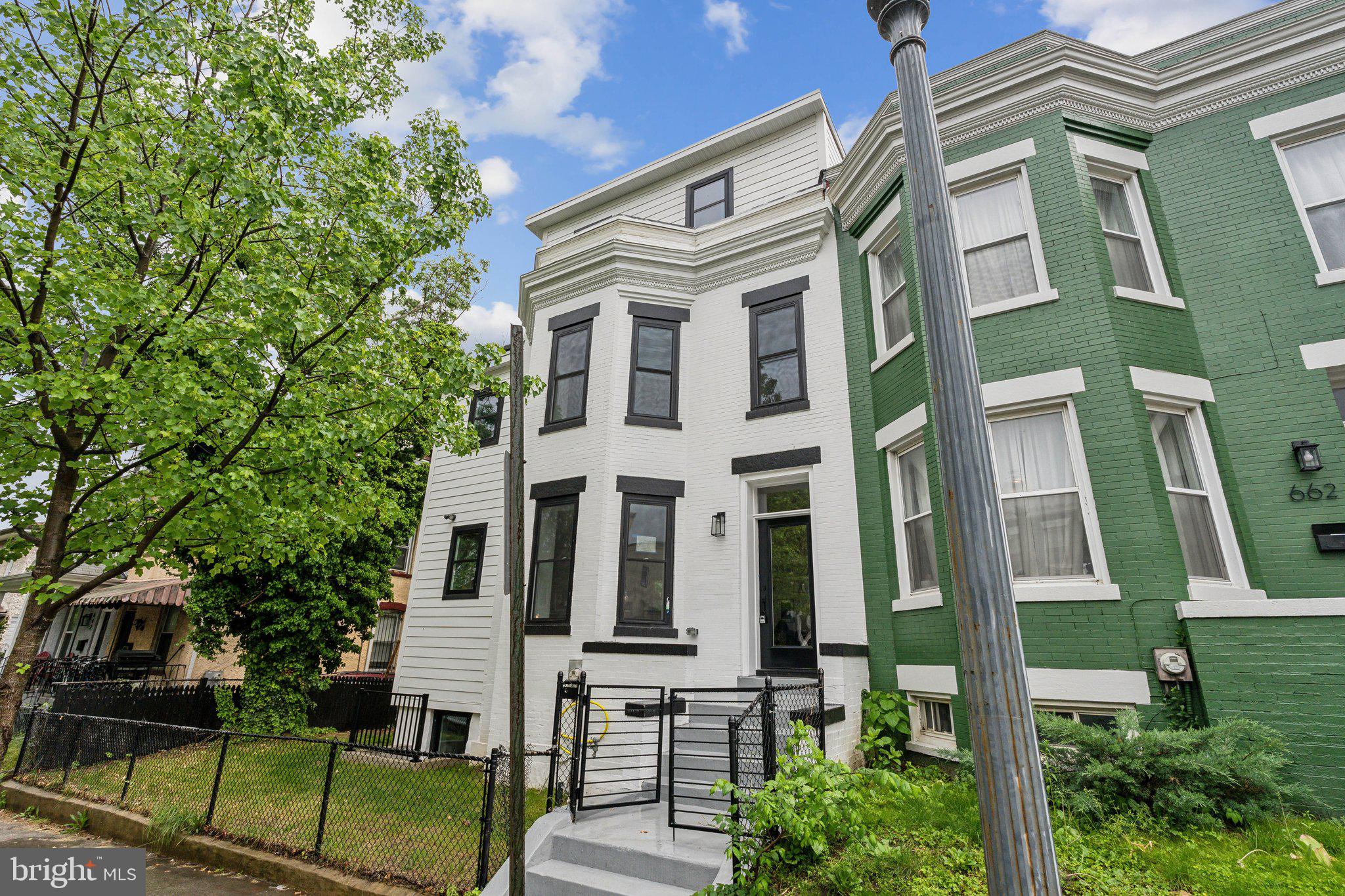 660 Columbia Road Northwest Washington, DC 20001 - Photo 1 of 44 front view of a building