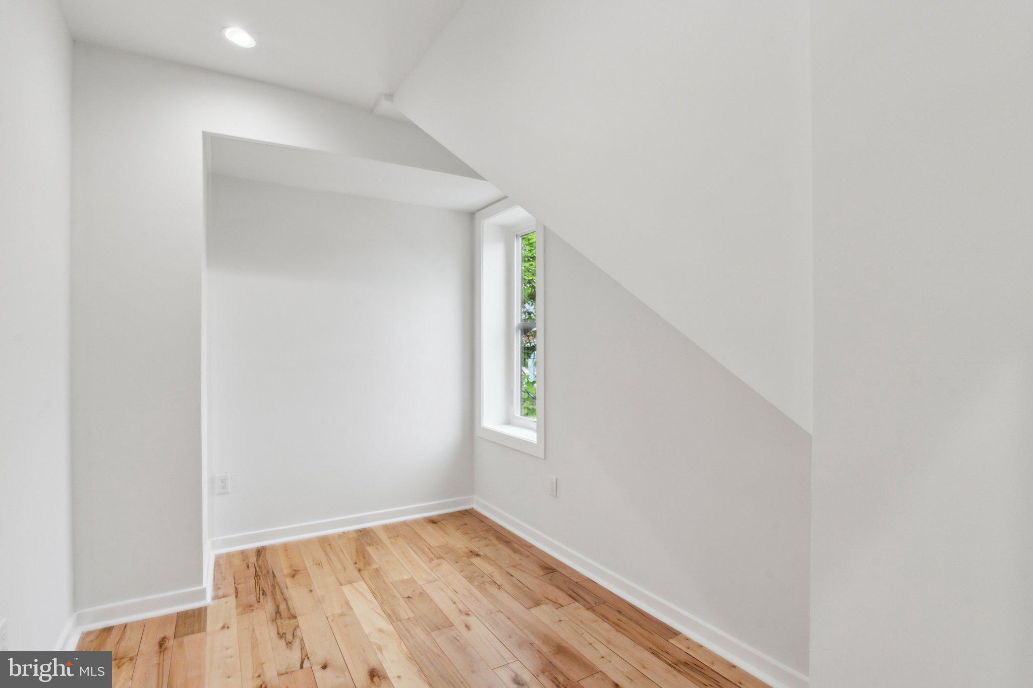 660 Columbia Road Northwest Washington, DC 20001 - Photo 18 of 44 a view of room