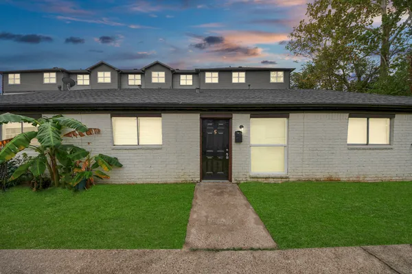 $1,100 | 1736 Crestdale Drive, Unit 5, Houston, TX 77080