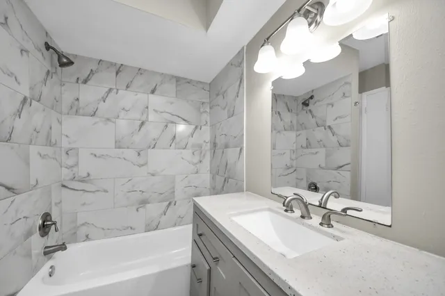 $1,150 | 1736 Crestdale Drive, Unit 5, Houston, TX 77080