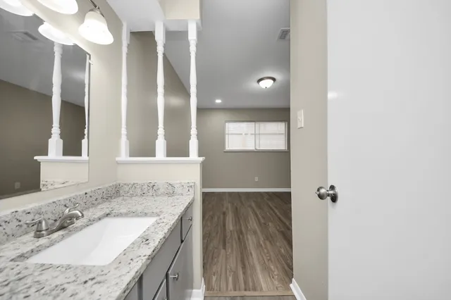 $1,150 | 1736 Crestdale Drive, Unit 5, Houston, TX 77080