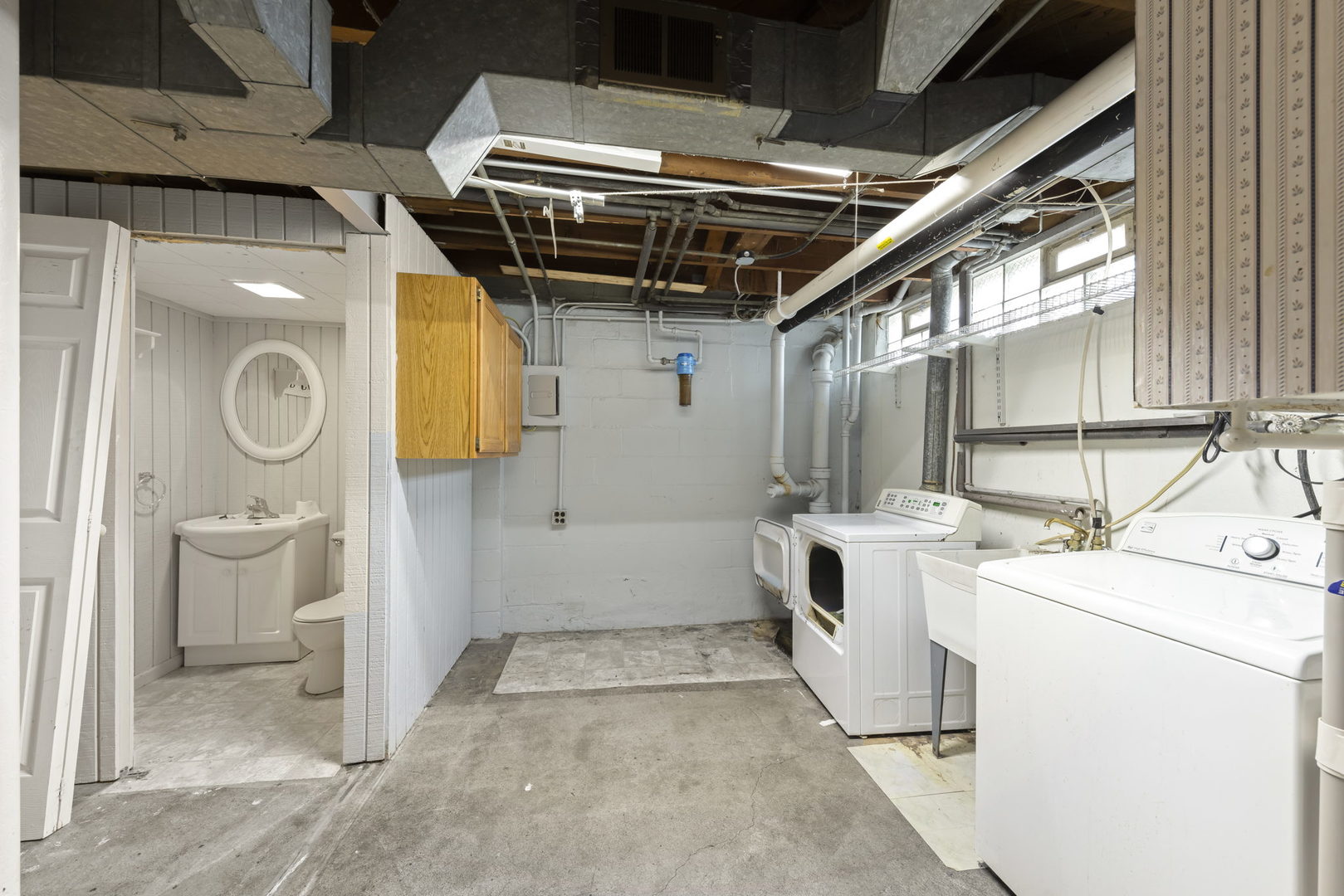 1204 Oneida Street Joliet, IL 60435 - Photo 19 of 30 a utility room with dryer and washer