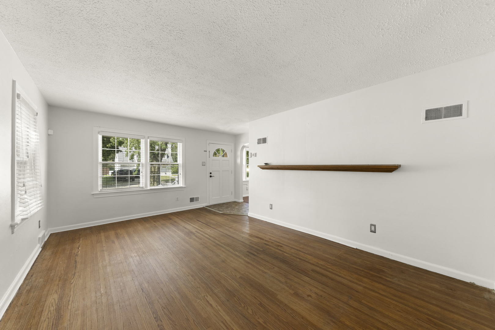 1204 Oneida Street Joliet, IL 60435 - Photo 3 of 30 an empty room with wooden floor and windows
