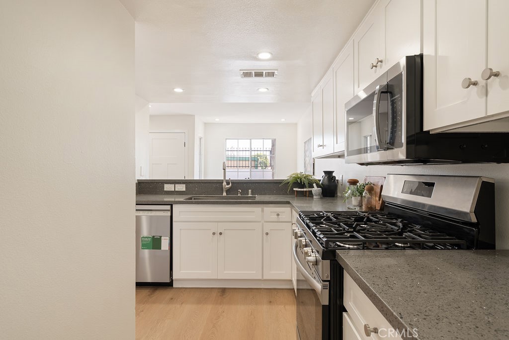 820 West Compton Boulevard, Unit 24 Compton, CA 90220 - Photo 10 of 24