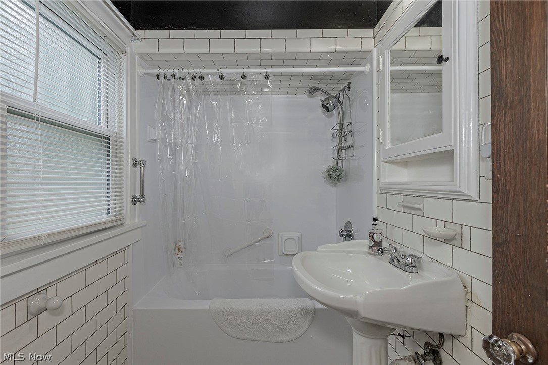 15806 Hazel Road Cleveland, OH 44112 - Photo 30 of 35