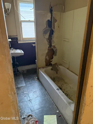 $65,000 | 942 Emmett Street, Schenectady, NY 12307