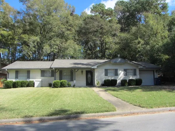 $1,700 | 909 Broadmoor Drive, Huntsville, TX 77340