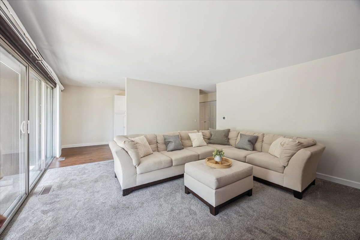 1607 Maple Terrace, Unit 2C Lisle, IL 60532 - Photo 4 of 18