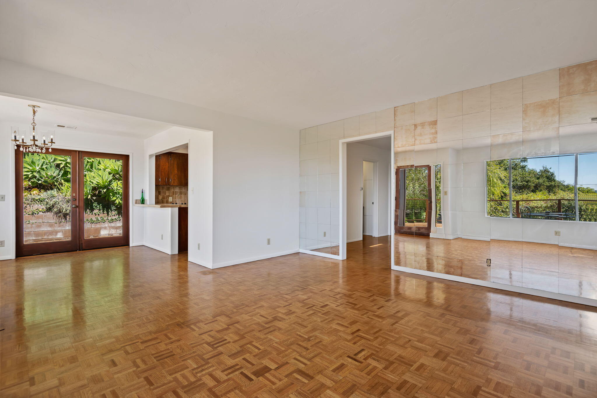 700 Chiquita Road Santa Barbara, CA 93103 - Photo 5 of 36 Living Room - Dining