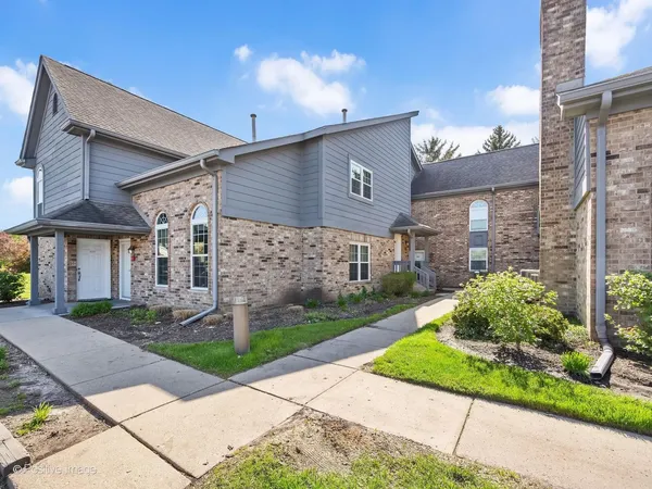 $320,000 | 43 Foxcroft Road, Unit 135, Naperville, IL 60565
