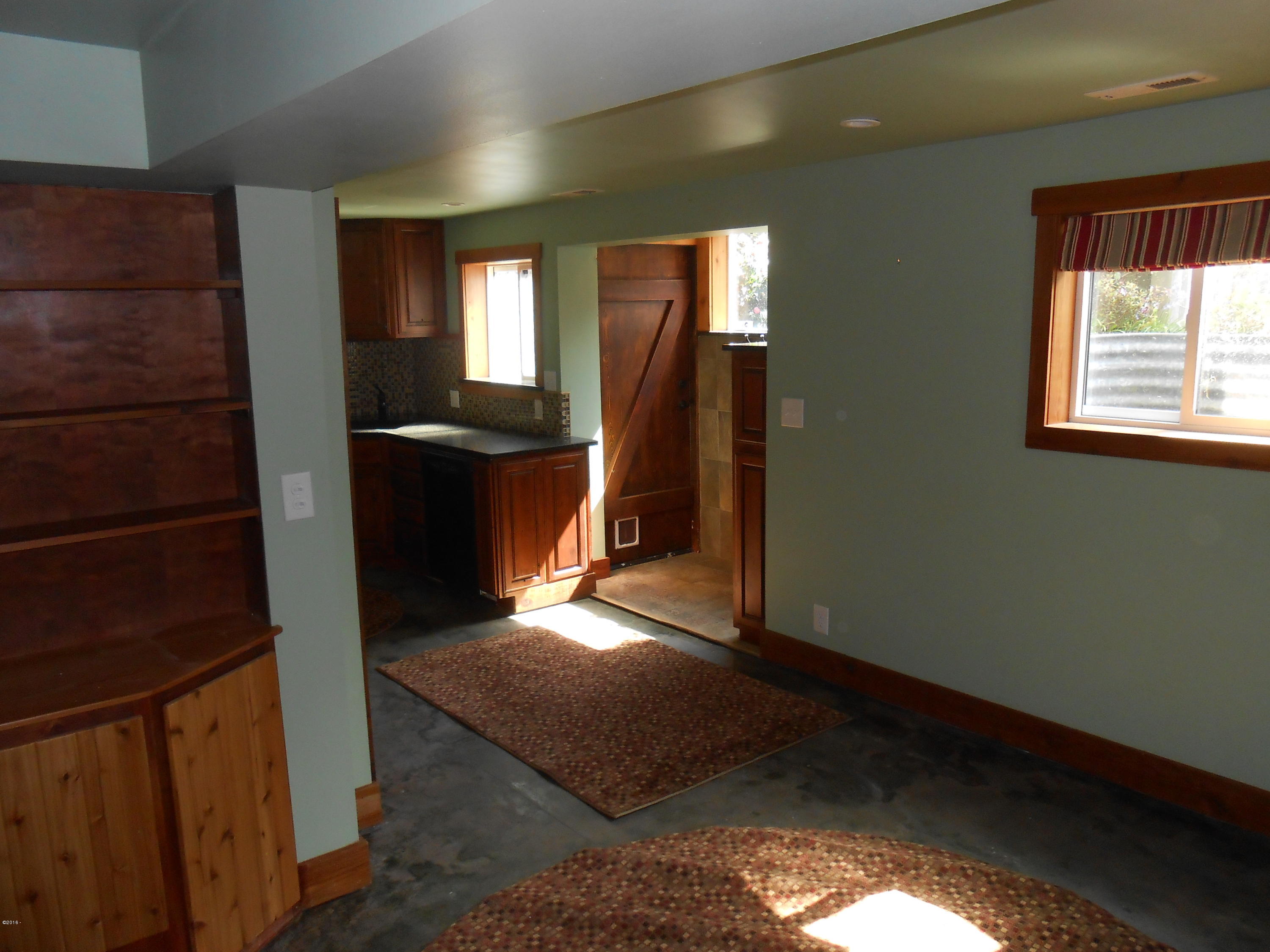 1009 Southwest Angle Street Newport, OR 97365 - Photo 24 of 45 DSCN7556