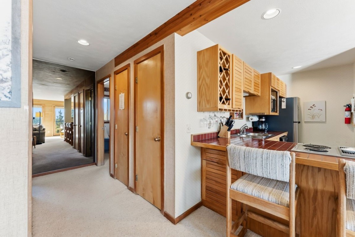 91300 Ryan Gulch Road, Unit 91311 Silverthorne, CO 80498 - Photo 14 of 28 a very nice looking room with a large window