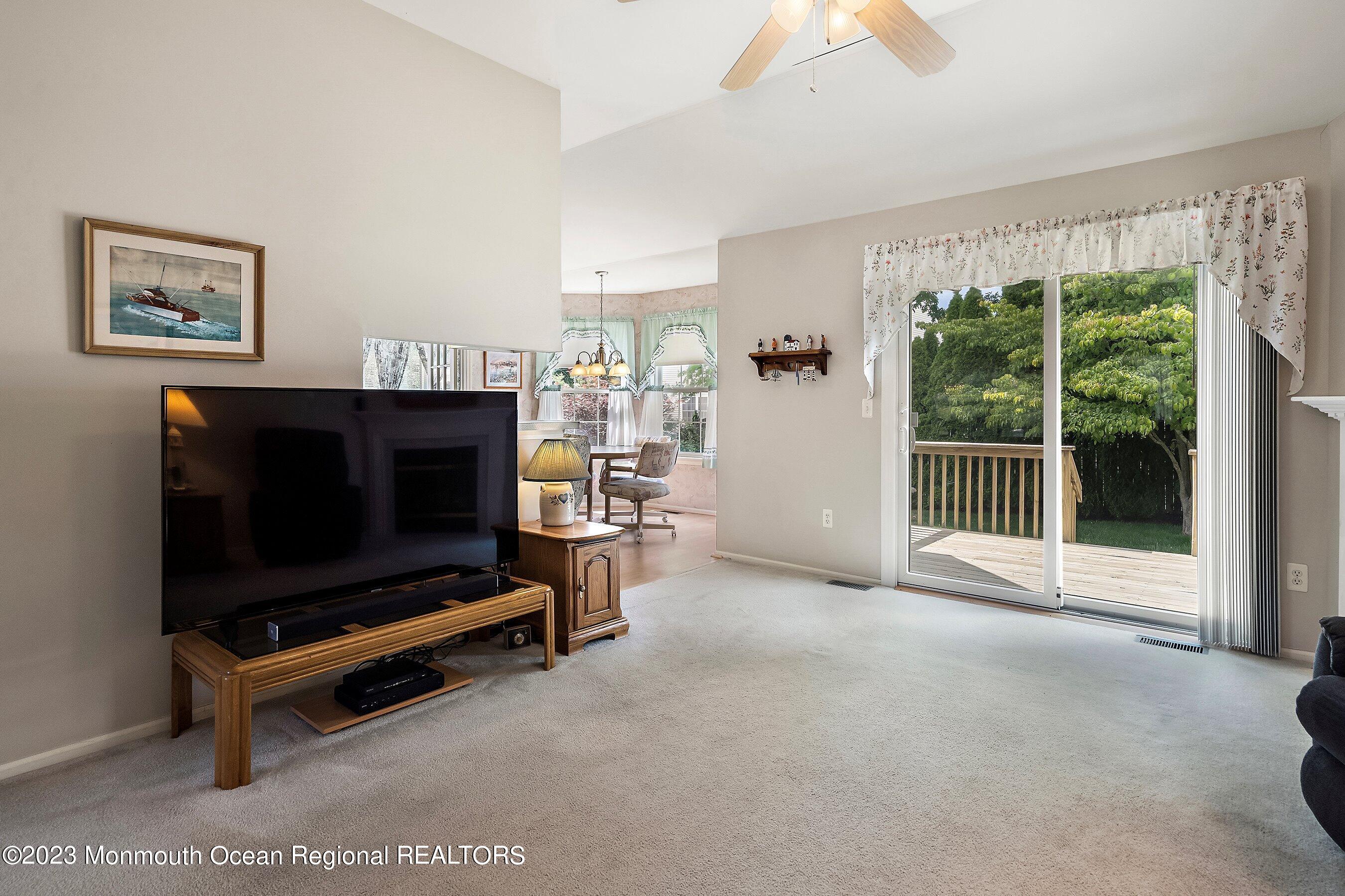 148 Cruise Road Manahawkin, NJ 08050 - Photo 17 of 33 17-Living 1D