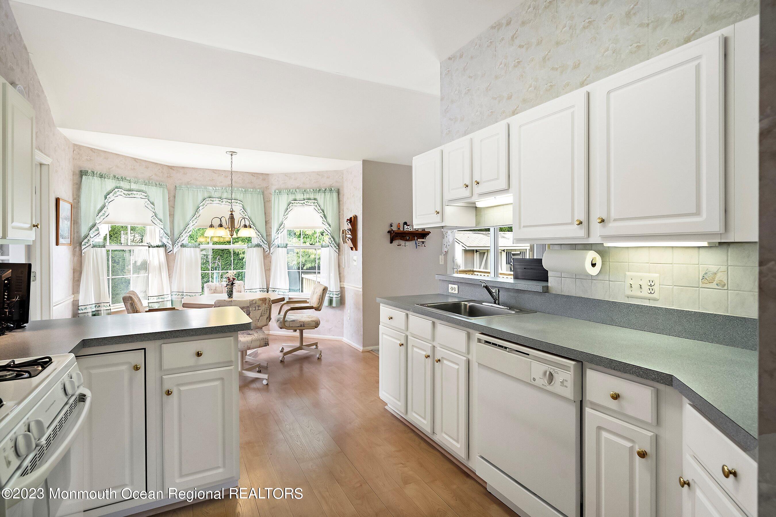148 Cruise Road Manahawkin, NJ 08050 - Photo 7 of 33 07-Kitchen to Breakfast 1A