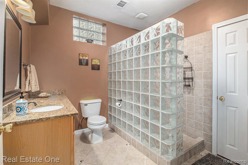 9832 Kingston Ridge Clarkston, MI 48348 - Photo 40 of 59 Gallery Image 40