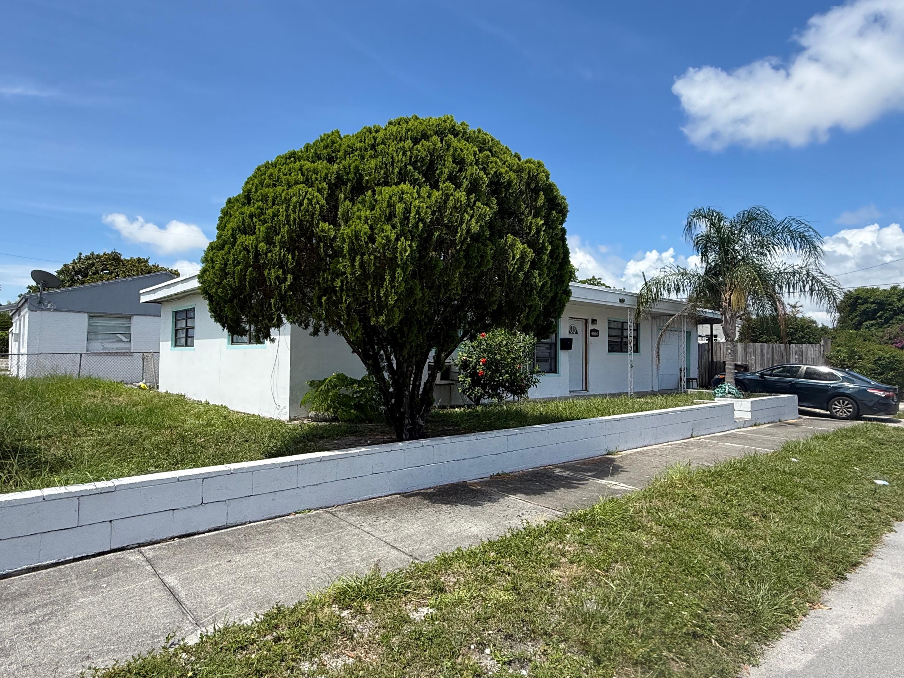 4801 Parker Avenue West Palm Beach, FL 33405 - Photo 3 of 9 IMG_2617