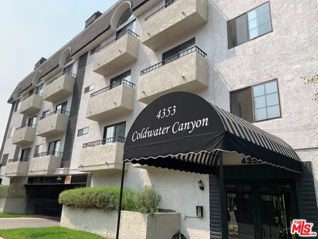 $2,900 | 4353 Coldwater Canyon Avenue, Unit 305, Studio City, CA 91604