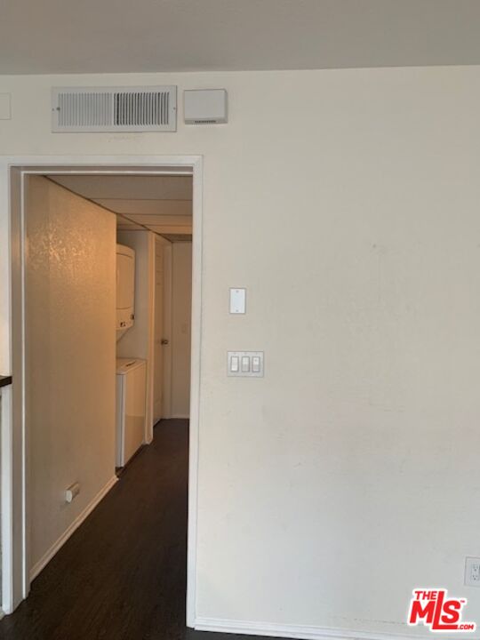 4353 Coldwater Canyon Avenue, Unit 305 Studio City, CA 91604 - Photo 6 of 27 a view of hallway