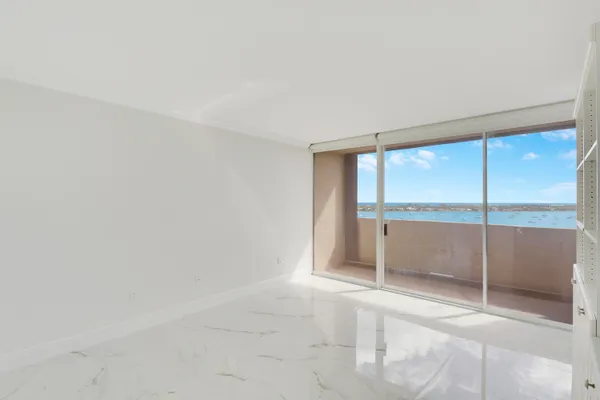 $4,000 | 5200 North Flagler Drive, Unit 1404, West Palm Beach, FL 33407